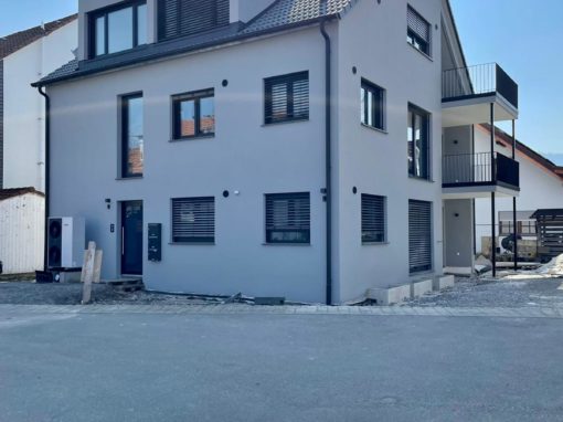 Arlen: Neubau großes modernes 3-Familienhaus